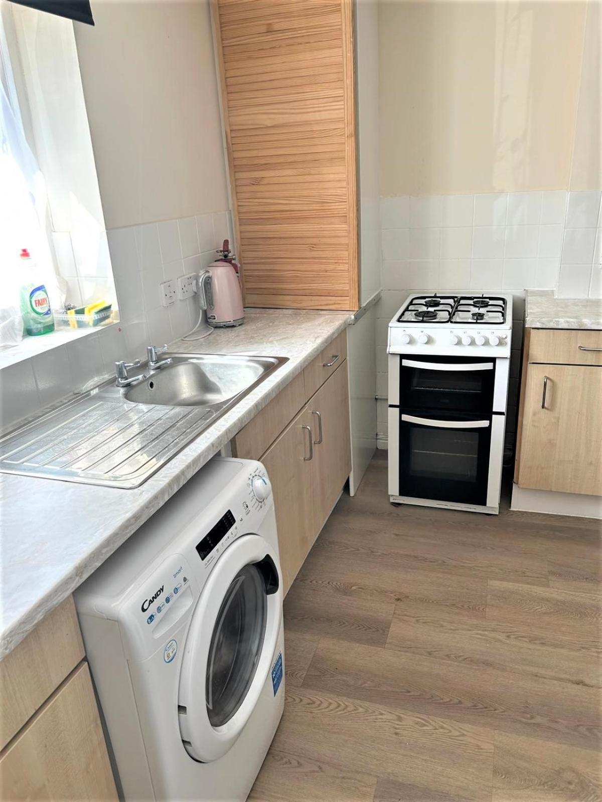 London Zone 2 Lovely 4 Bedroom Apartment - 3 Trowbridge Road ภายนอก รูปภาพ