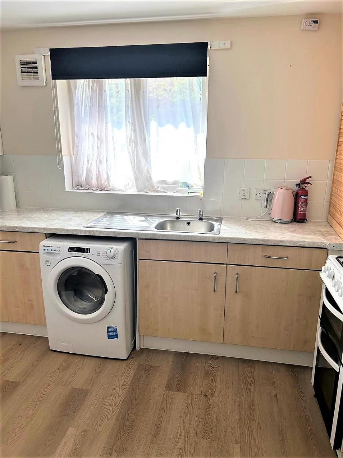 London Zone 2 Lovely 4 Bedroom Apartment - 3 Trowbridge Road ภายนอก รูปภาพ