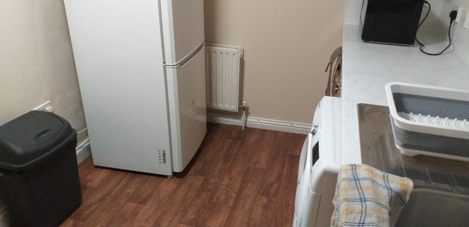 London Zone 2 Lovely 4 Bedroom Apartment - 3 Trowbridge Road ภายนอก รูปภาพ